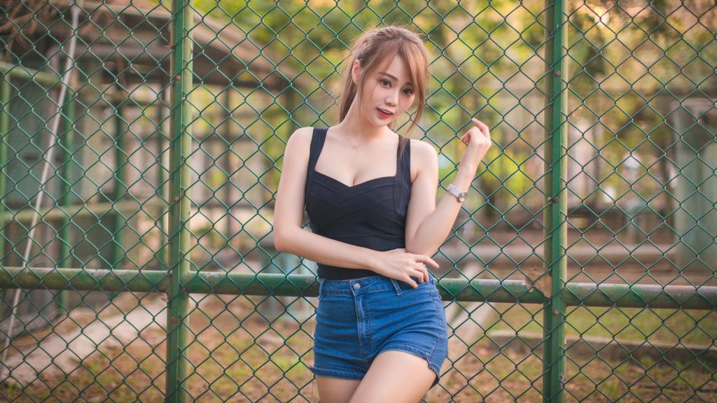 清纯唯美性感的大胸美女