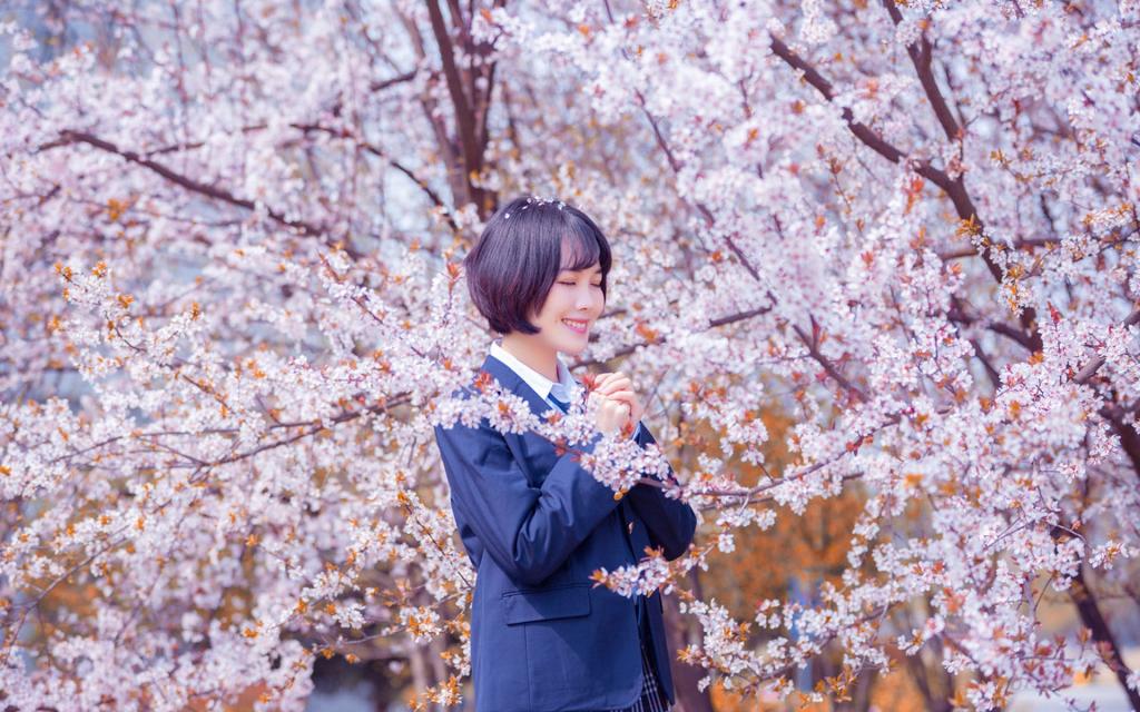 如花似玉的美人很倾城