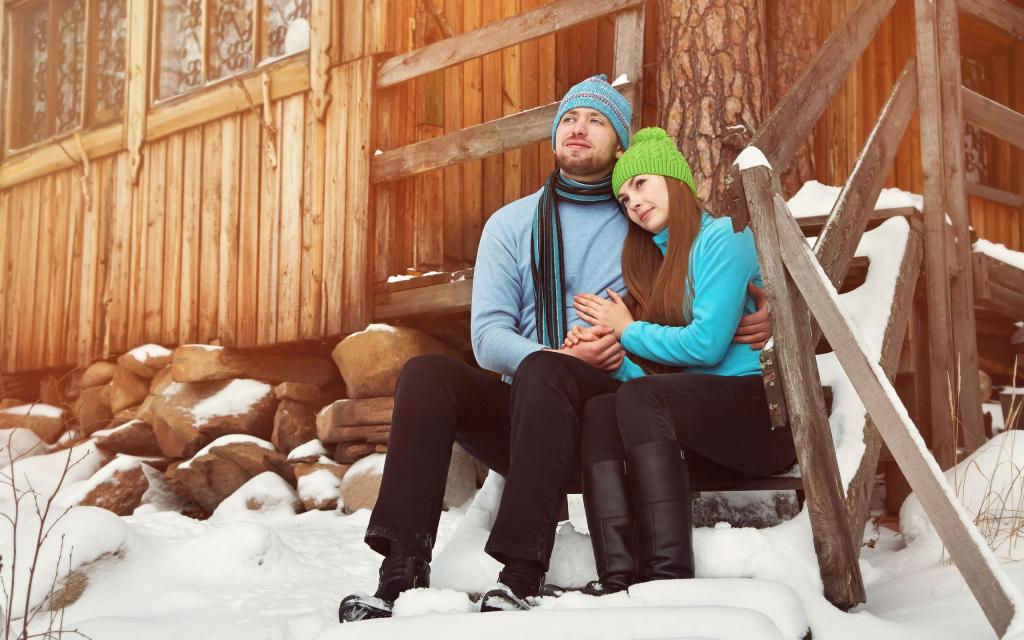 冬季雪地上嬉戏玩耍