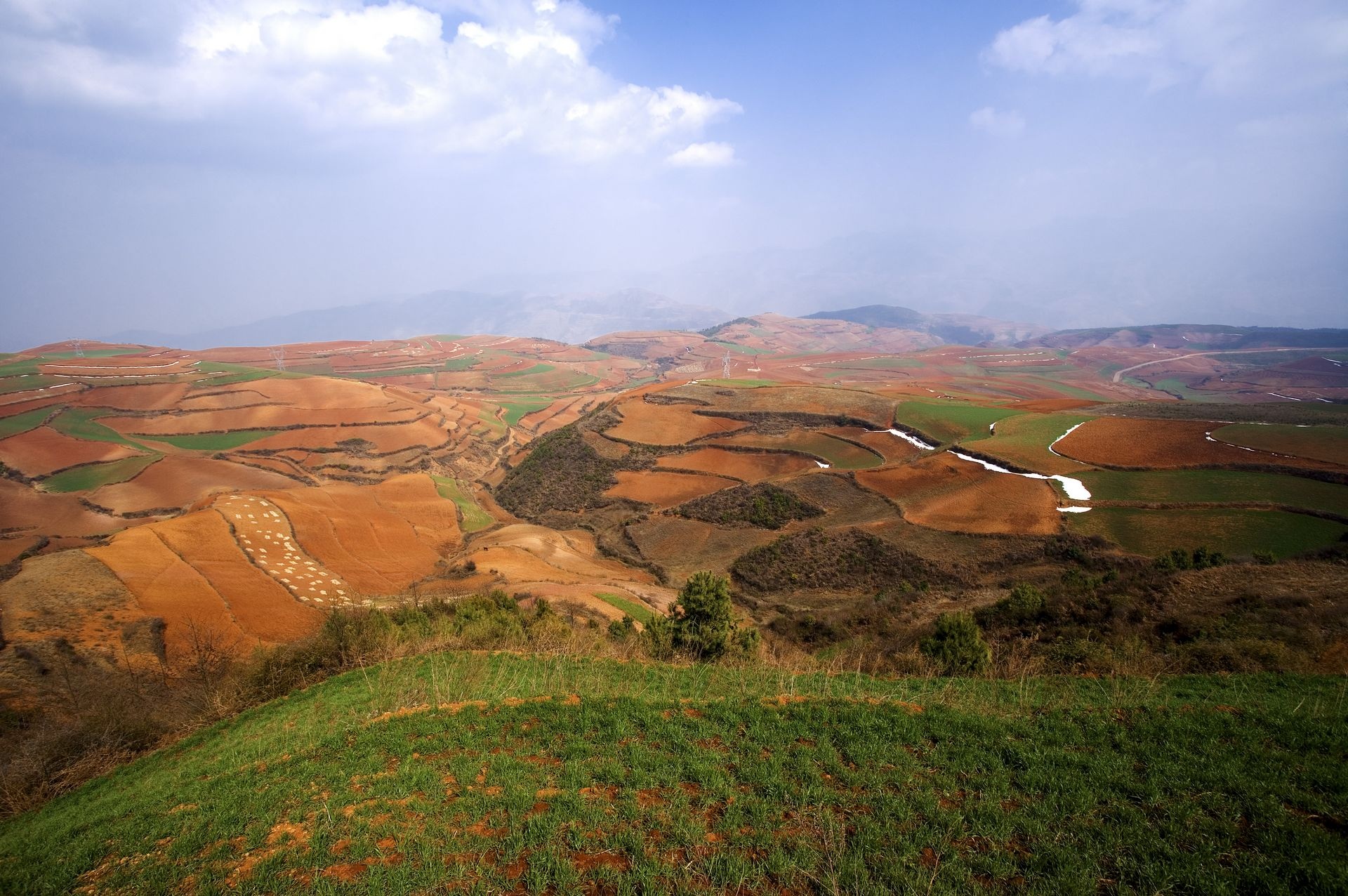 云南大山深处的红土地耕地