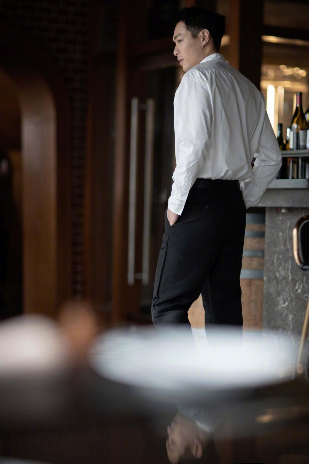 杨祐宁简约风穿搭