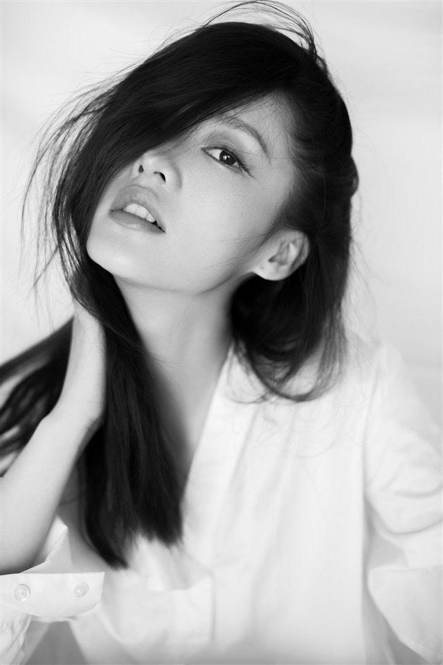 气质美女李沁慵懒风写真