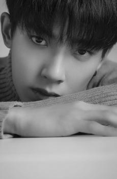 宝藏男孩叶航成帅气写真