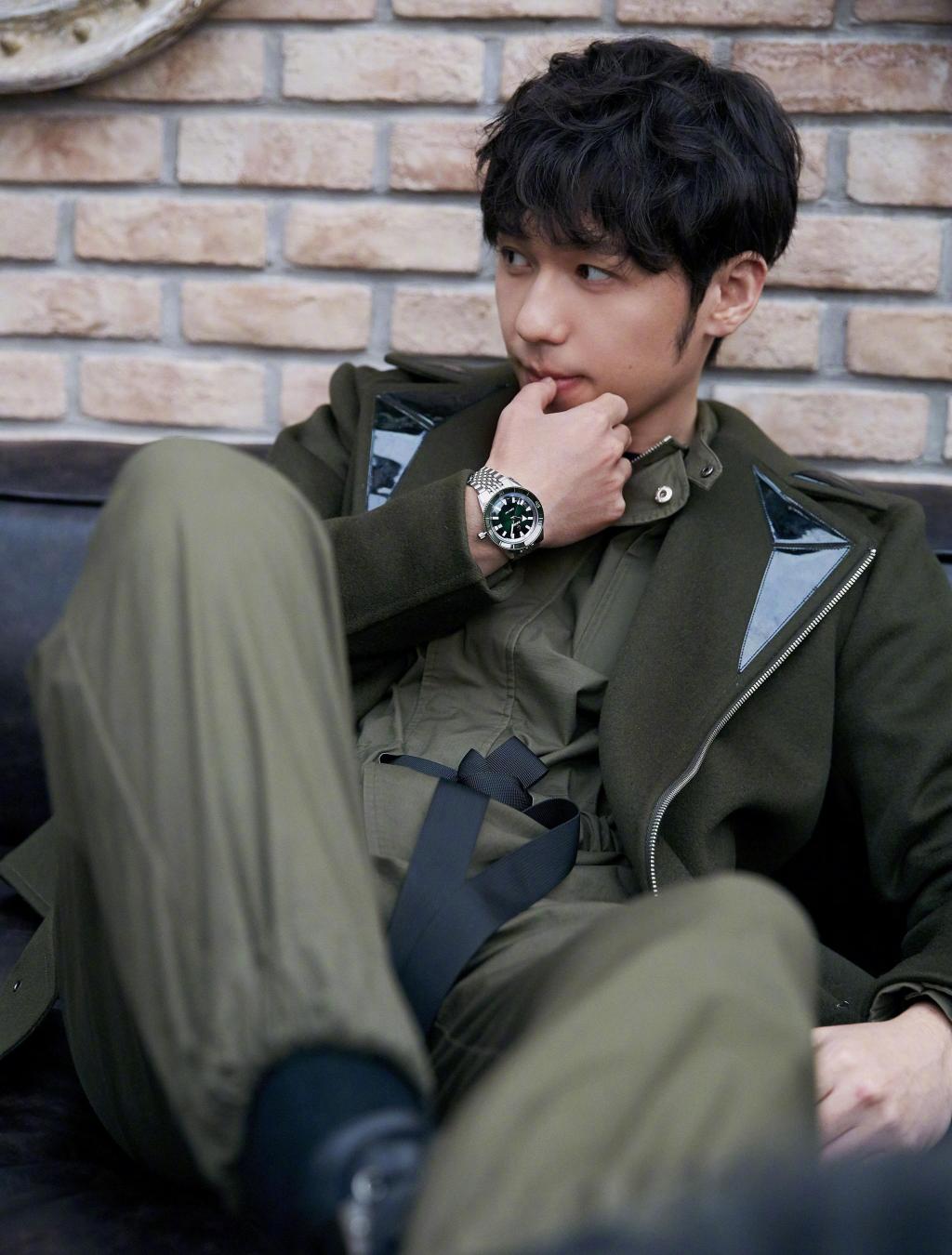 成熟型男白宇时尚休闲写真