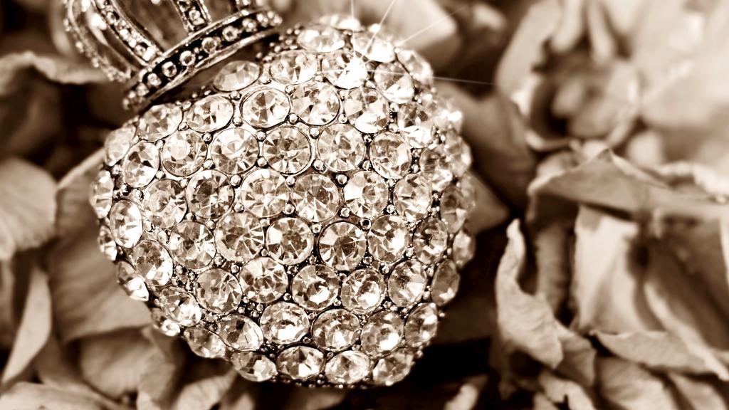 钻石代表着永恒的爱情