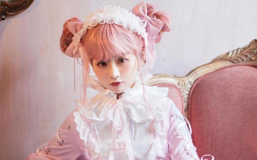 香艳cos小萝莉清纯俏皮闺房写真