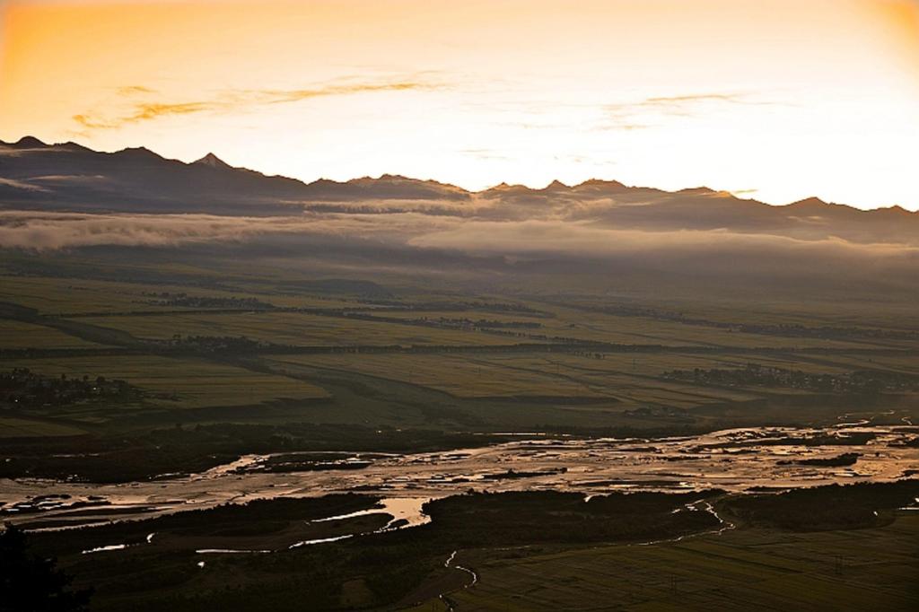 辽阔平原迷人自然风光