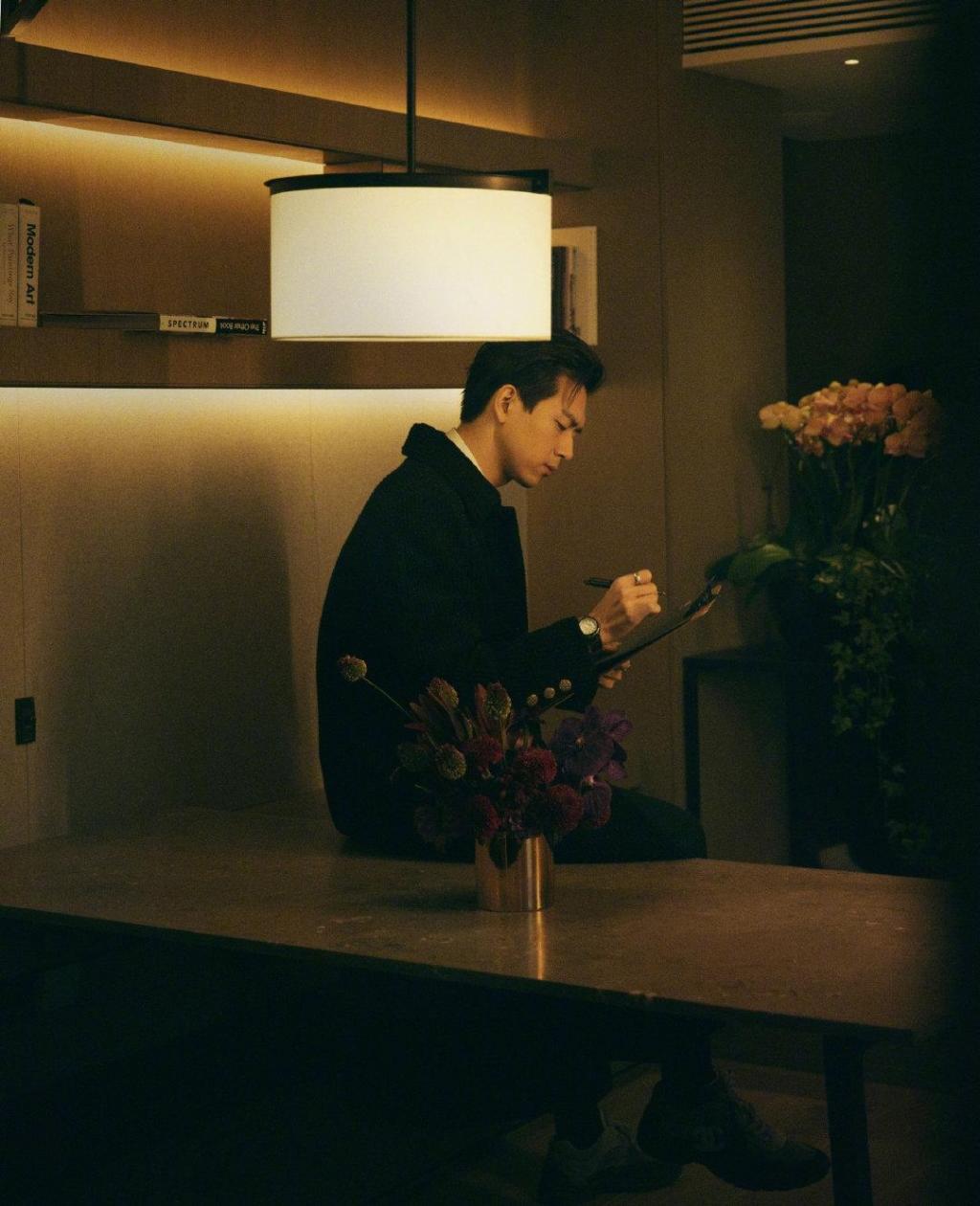 李现大衣帅气时尚写真