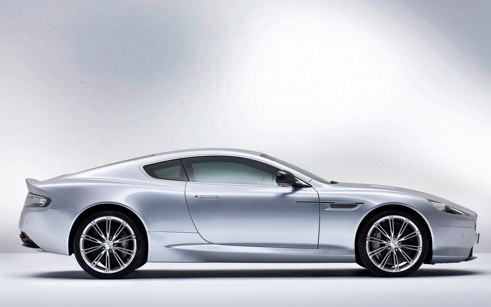 阿斯顿马丁db9敞蓬跑车