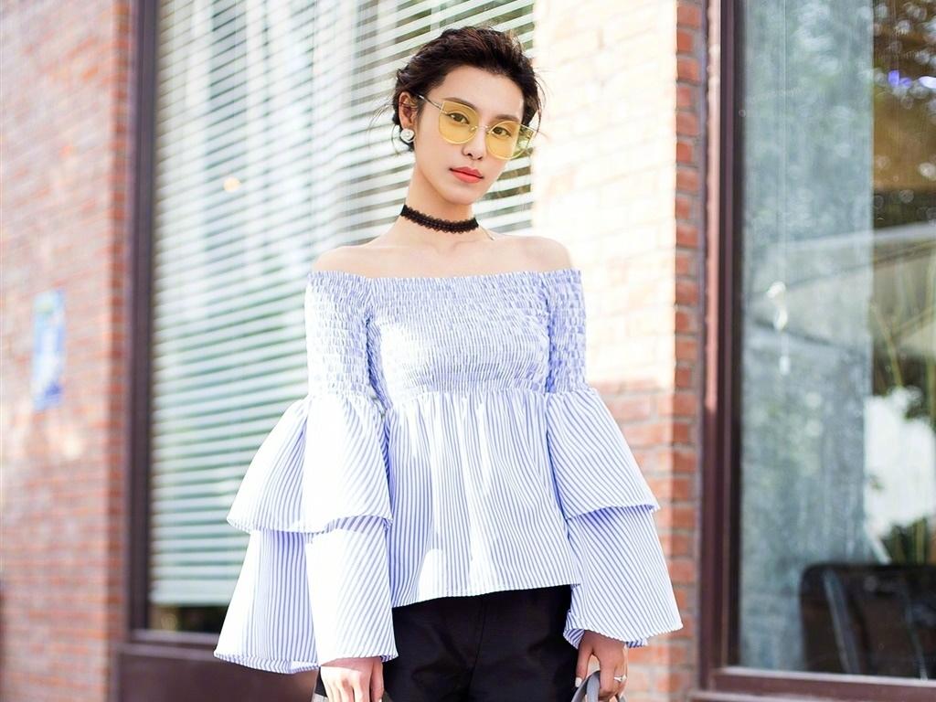 韩丹彤气质街拍写真