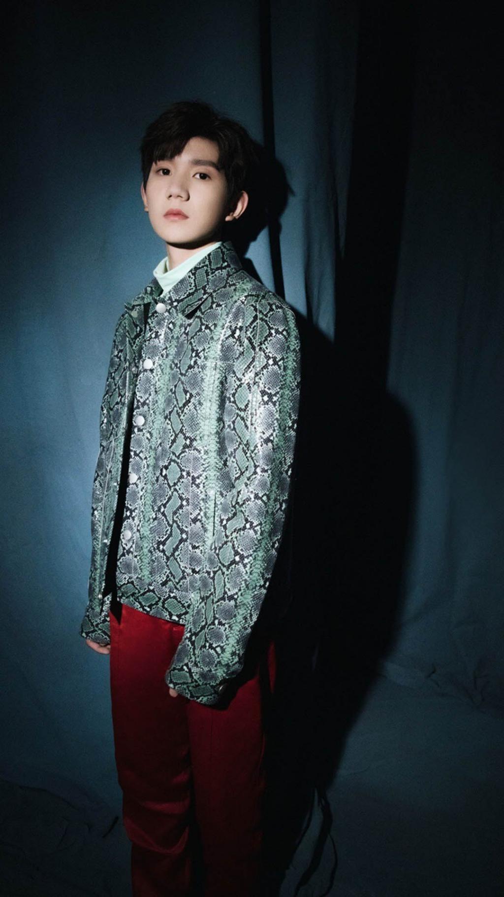 王源巴黎时装周帅气时尚写真