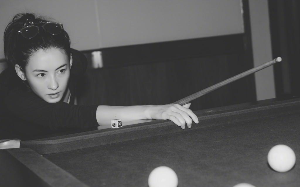 张柏芝性感黑白写真