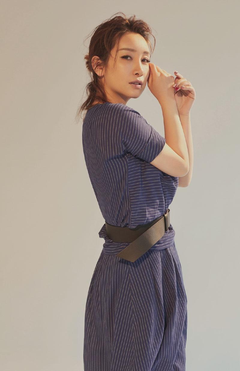 秦海璐高冷干练时尚写真