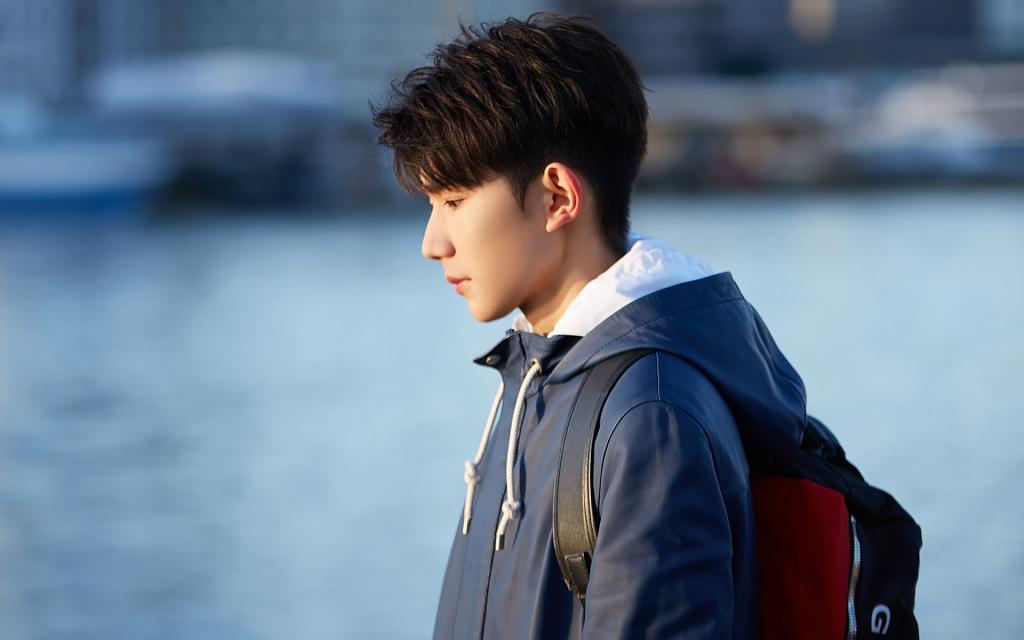 帅气清新的王源