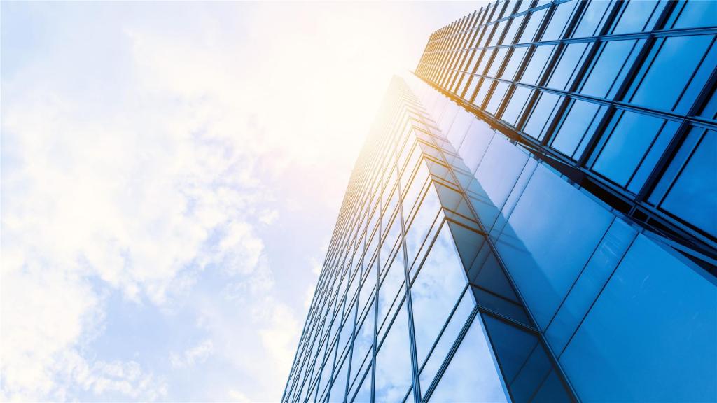 抬头仰望高楼大厦唯美风景