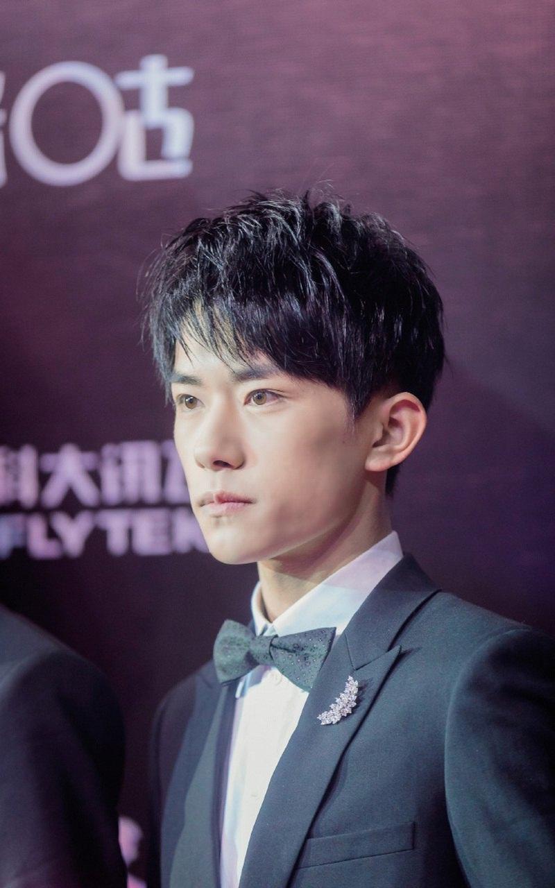 咪咕音乐盛典易烊千玺帅气写真