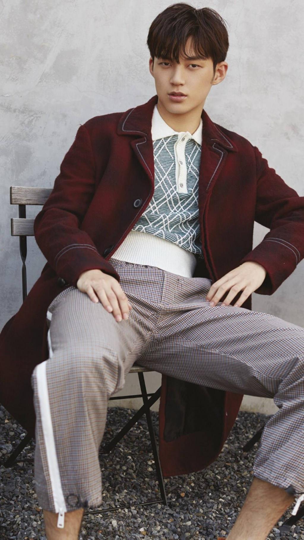 董力居家帅气写真