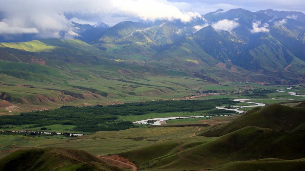 新疆喀拉峻草原