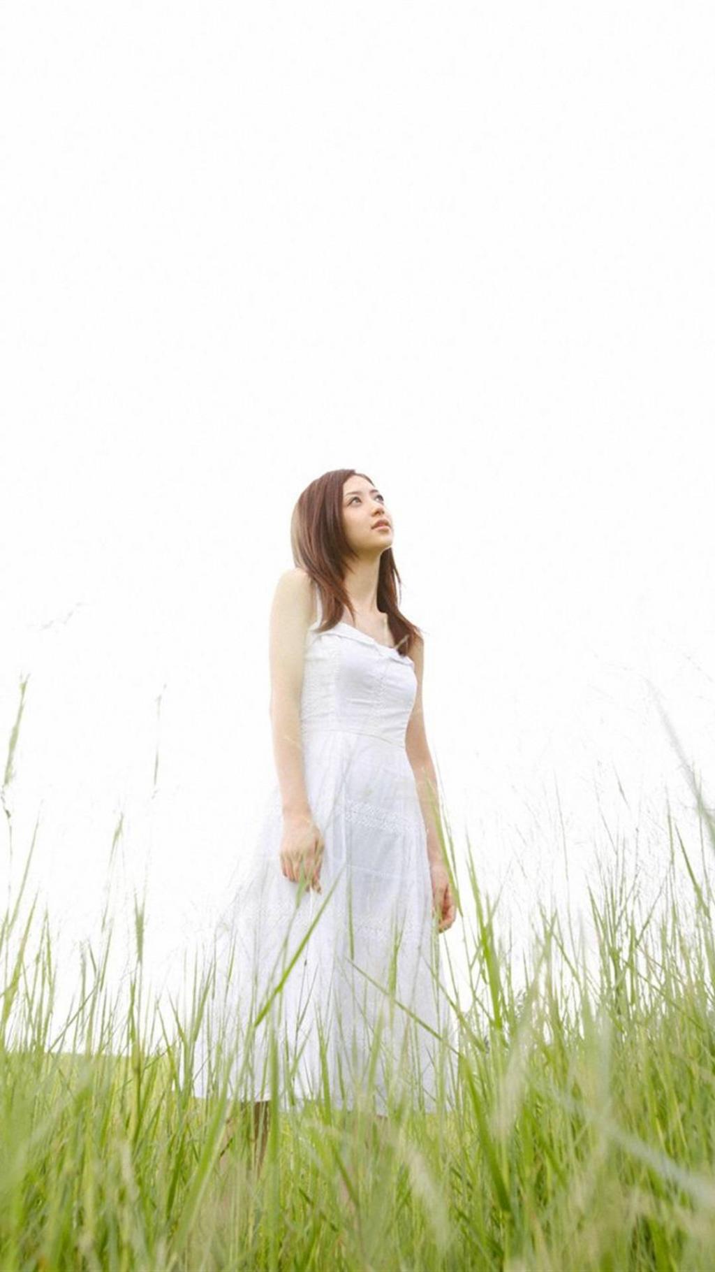 长发清纯美女户外写真