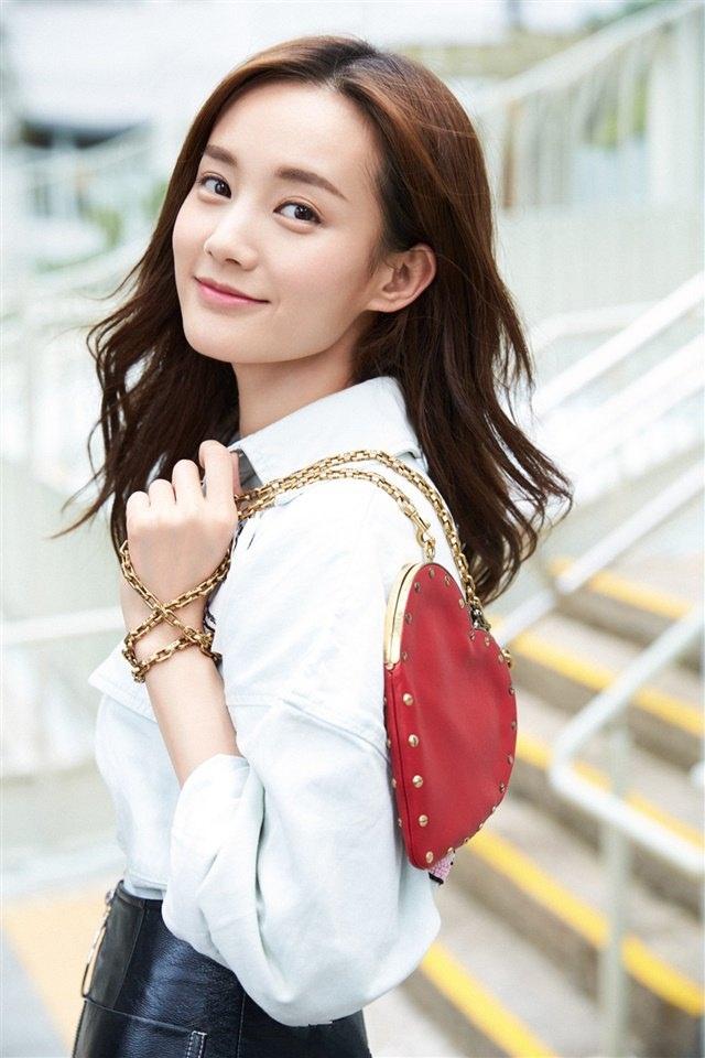 美女明星李一桐清新写真