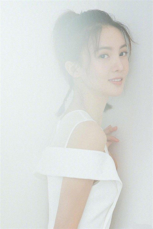 人气小花旦金晨调皮写真