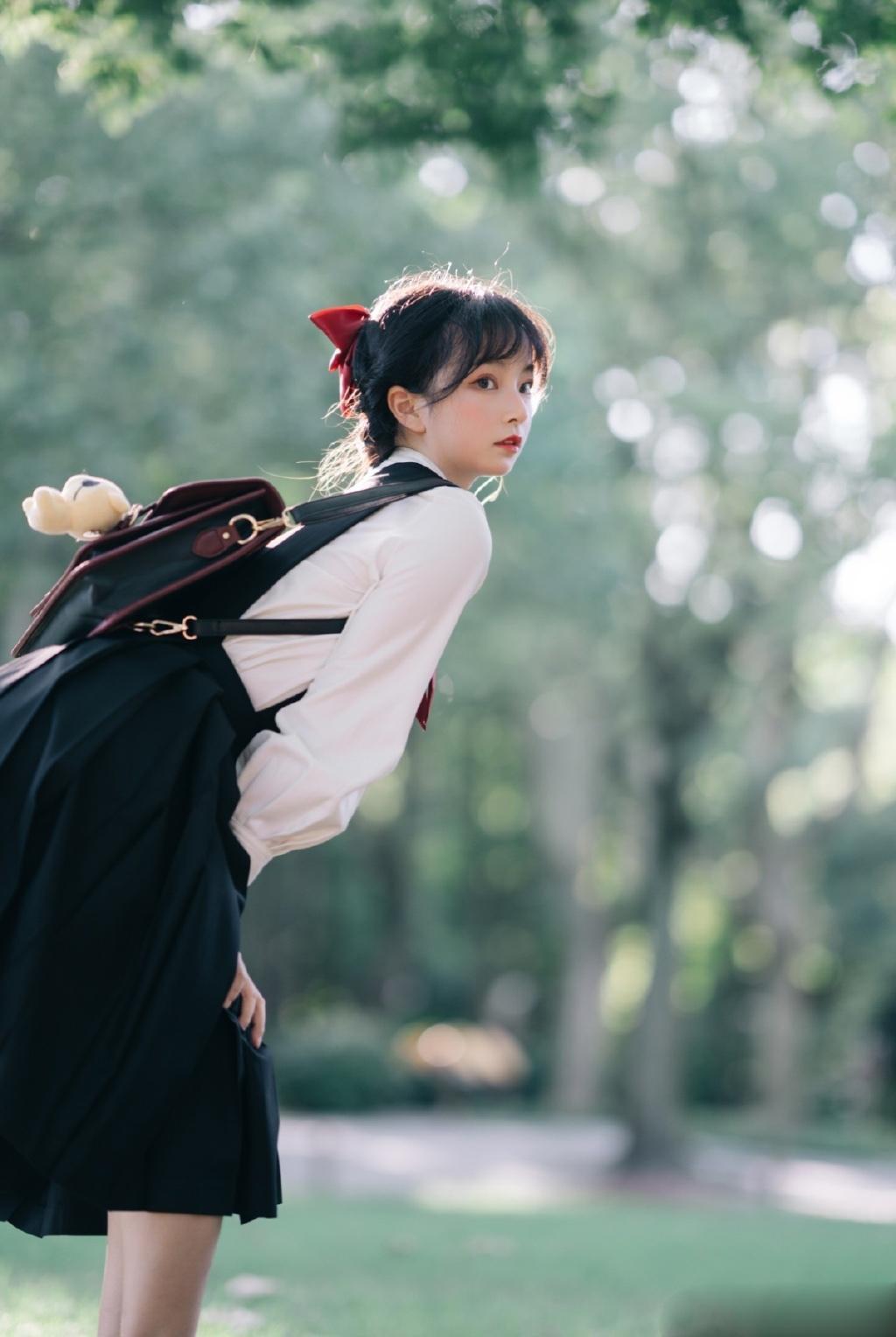 日系软萌妹子校园制服写真