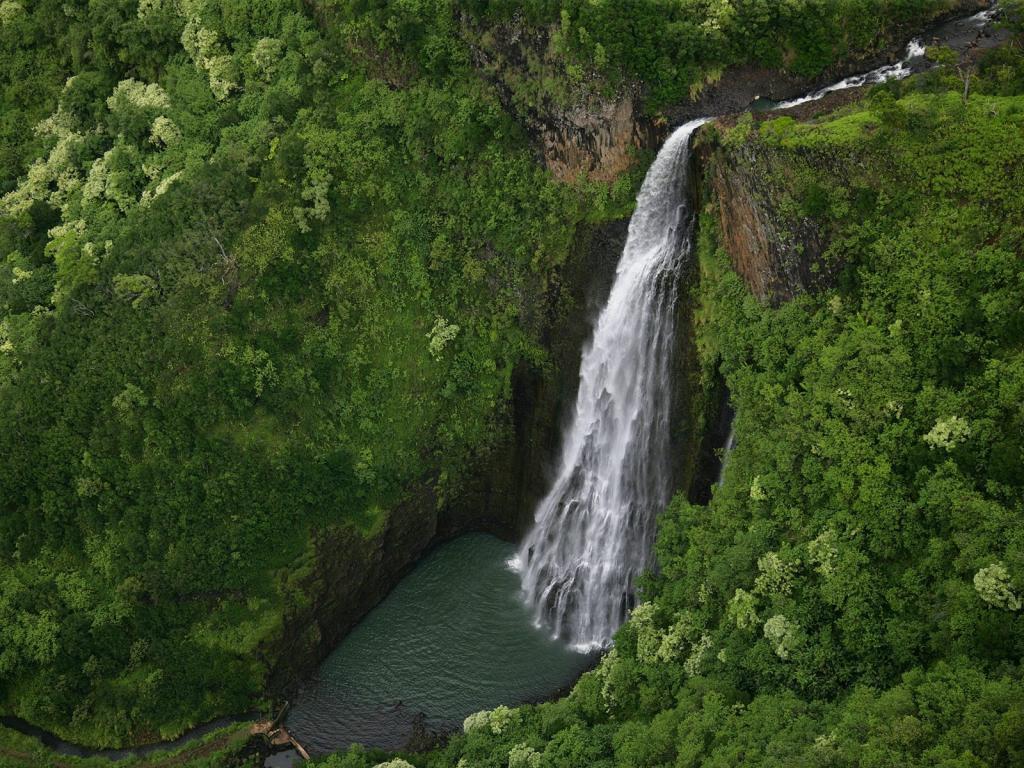 山光明媚，水色秀丽