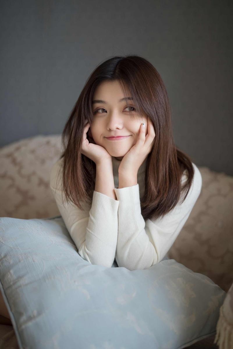 清纯美女可爱搞怪居家写真