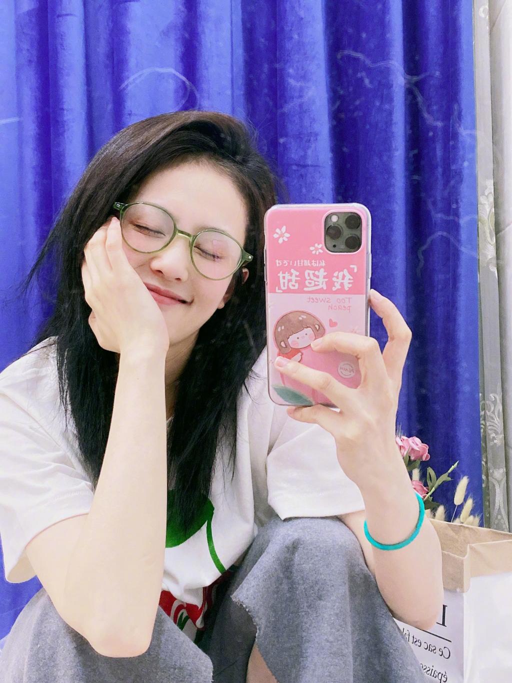 白鹿少女风甜美可爱自拍