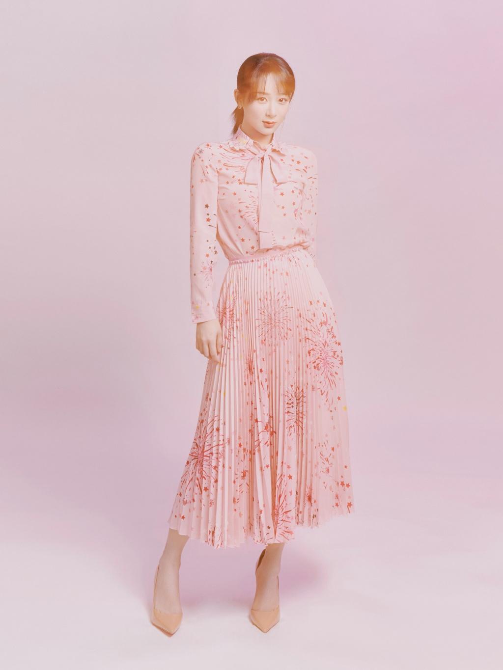 杨紫粉色甜美梦幻写真