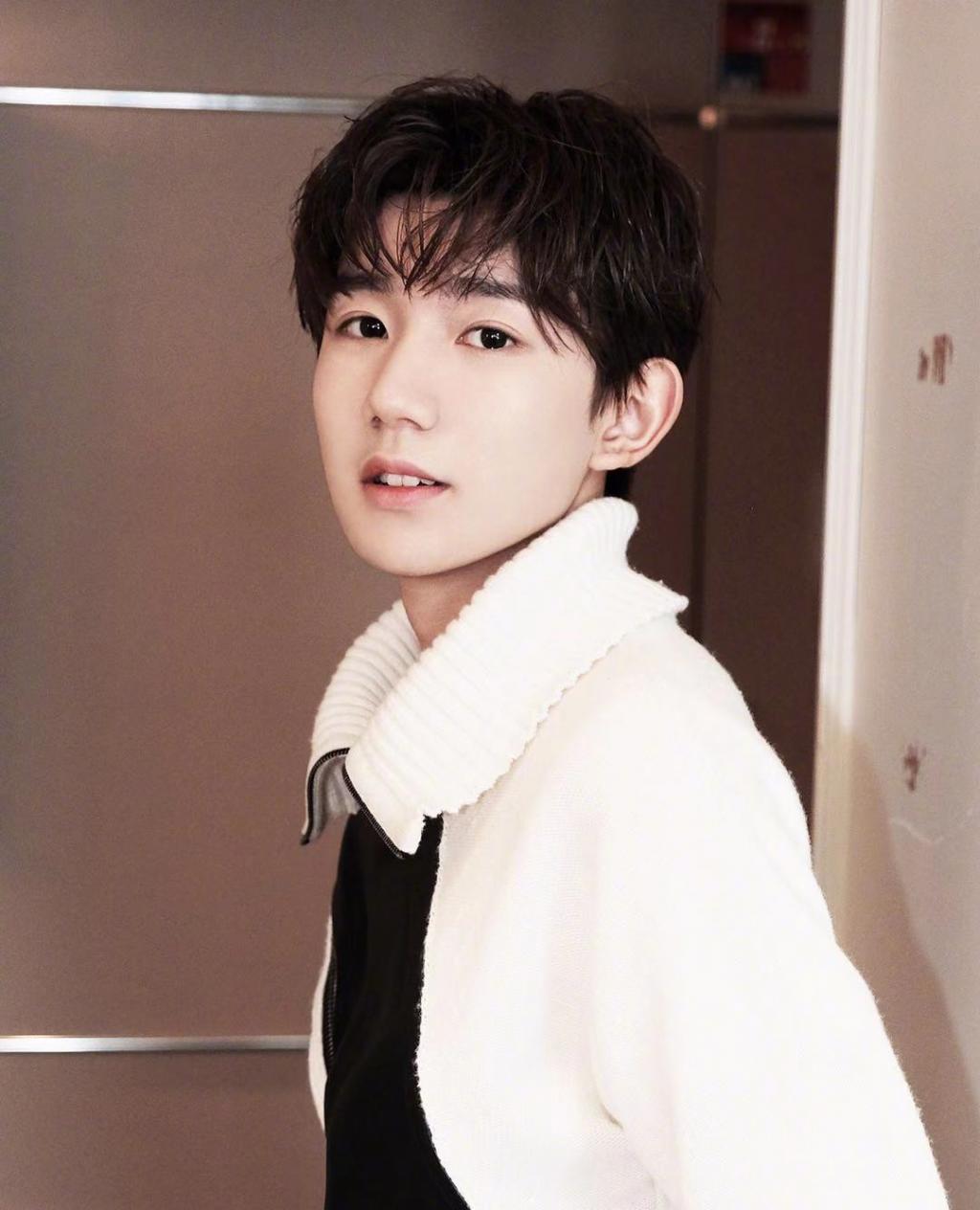 小鲜肉王源休闲时尚写真