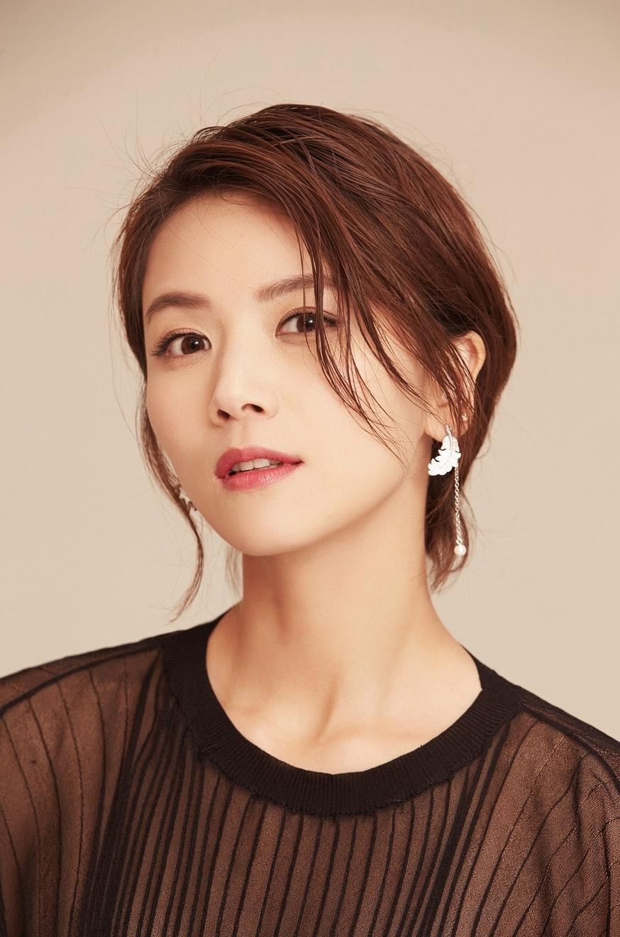 曹曦文性感透视装时尚写真