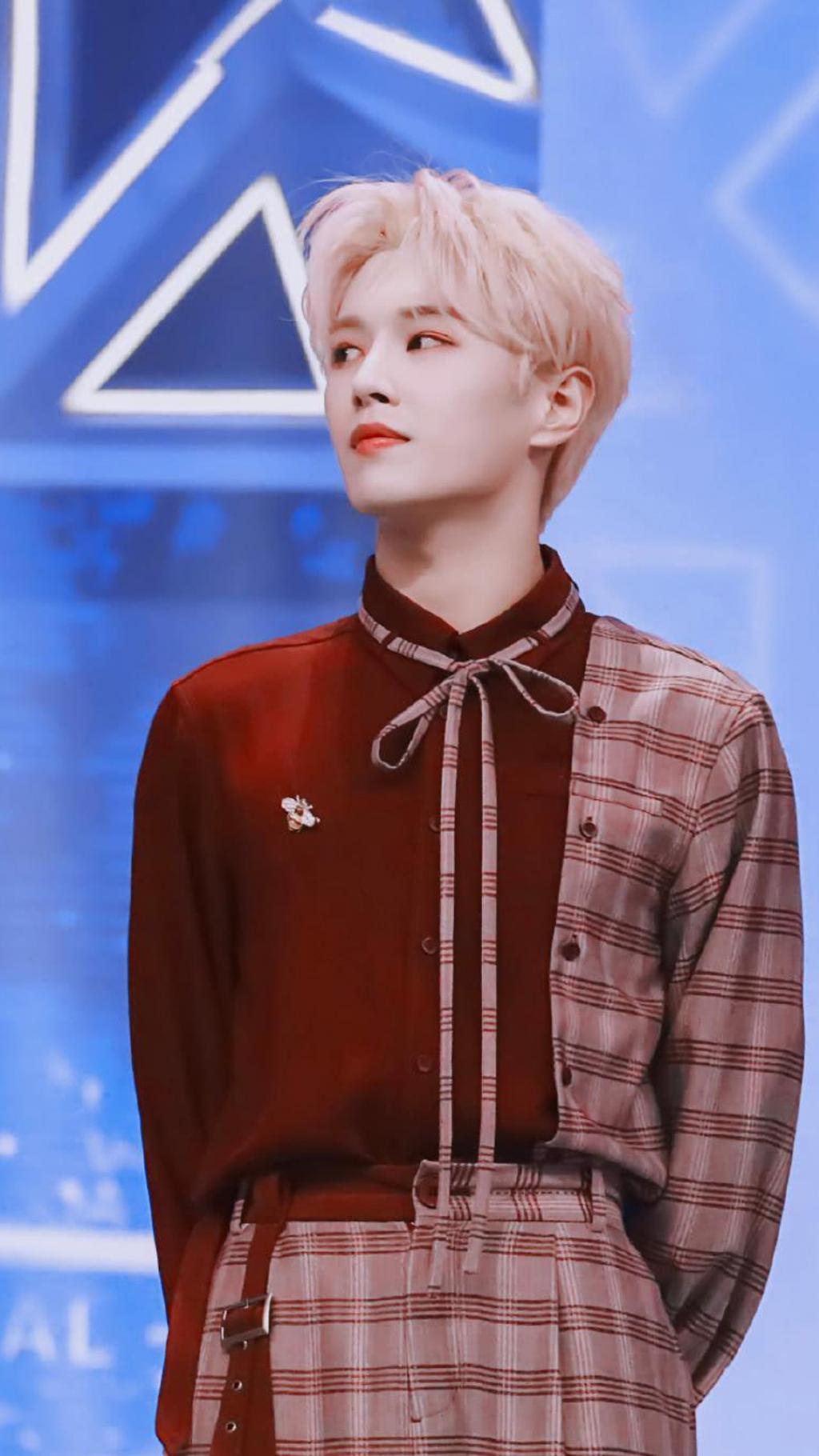 时尚帅气的小鲜肉胡春杨