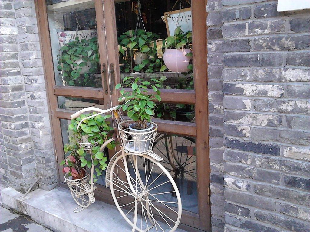 烟袋斜街是北京的一条有名胡同