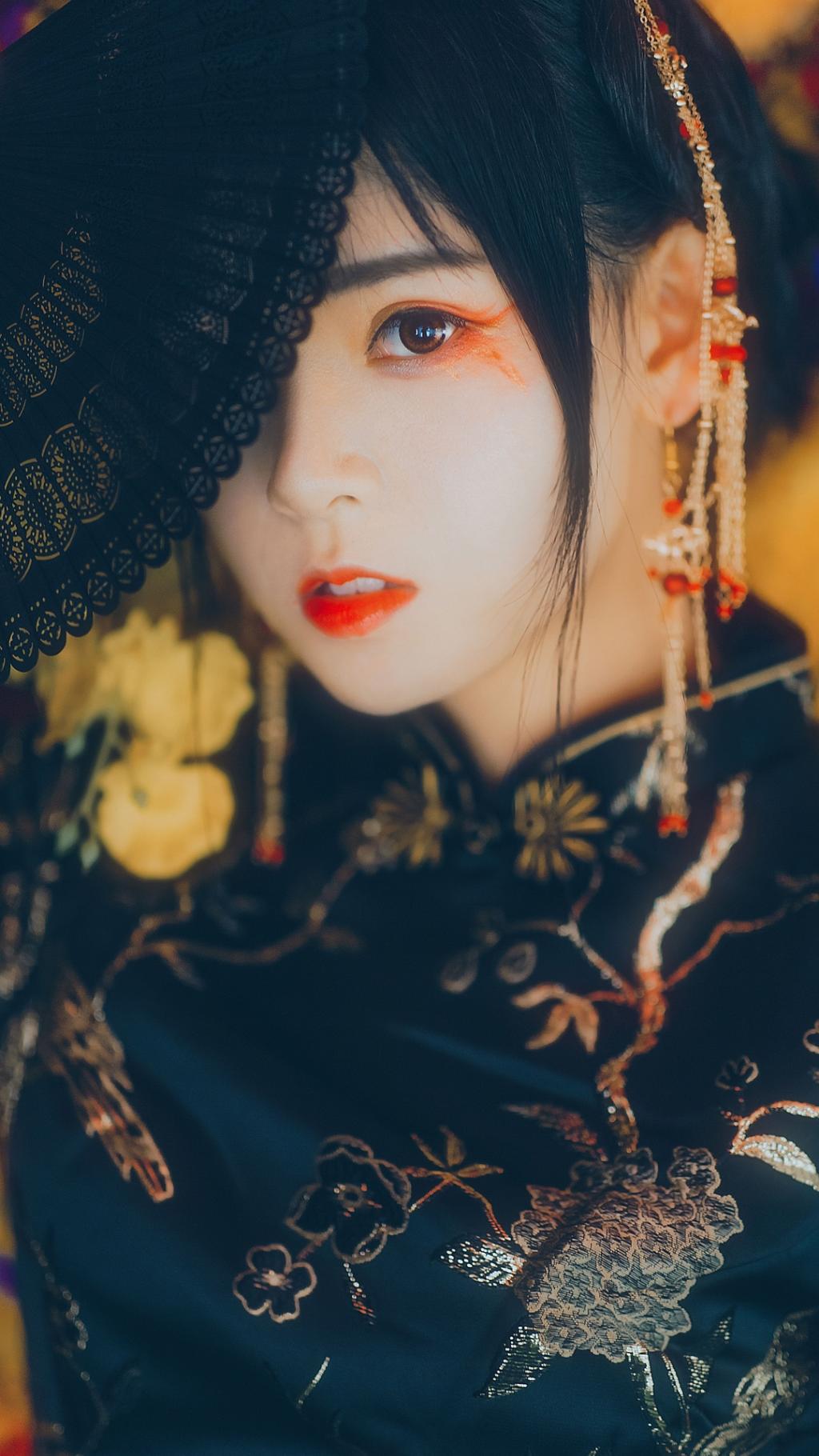 美艳如画的姑娘