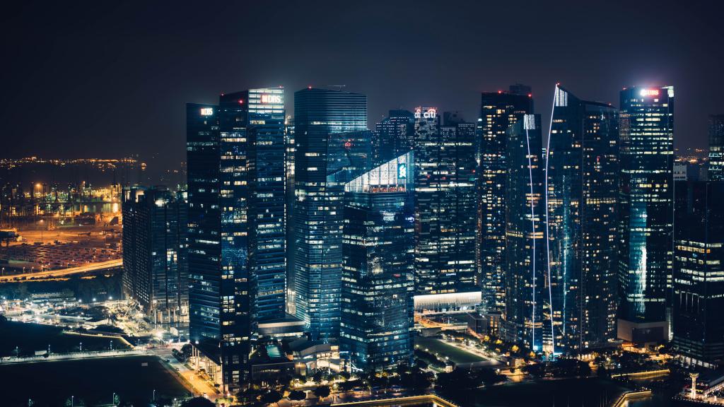 都市建筑的白天与黑夜