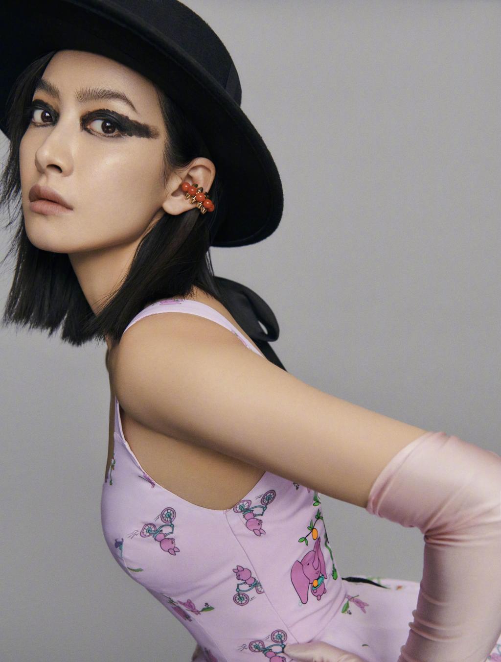 时尚女神宋茜红秀封面写真