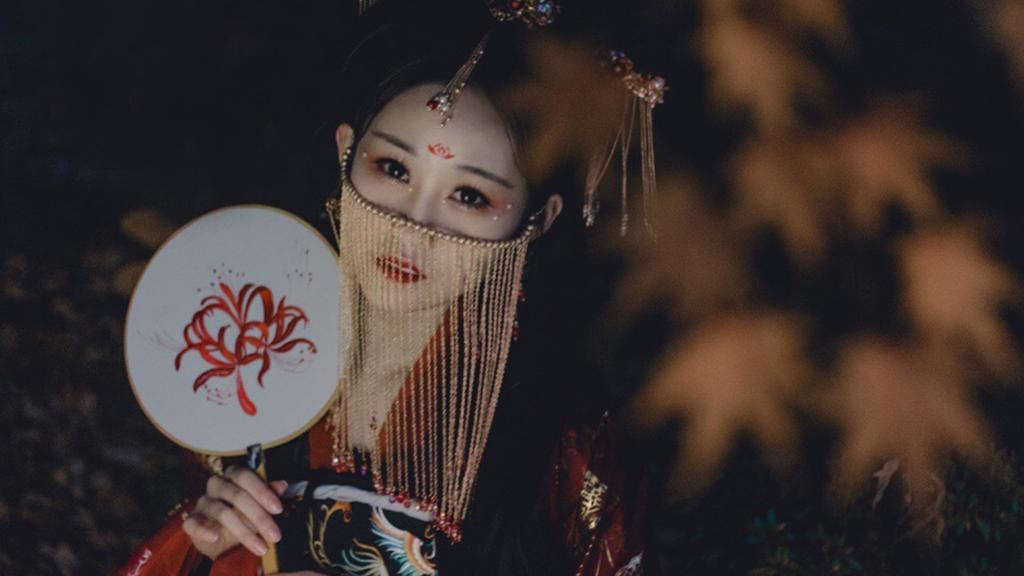 明艳动人的古装美女写真