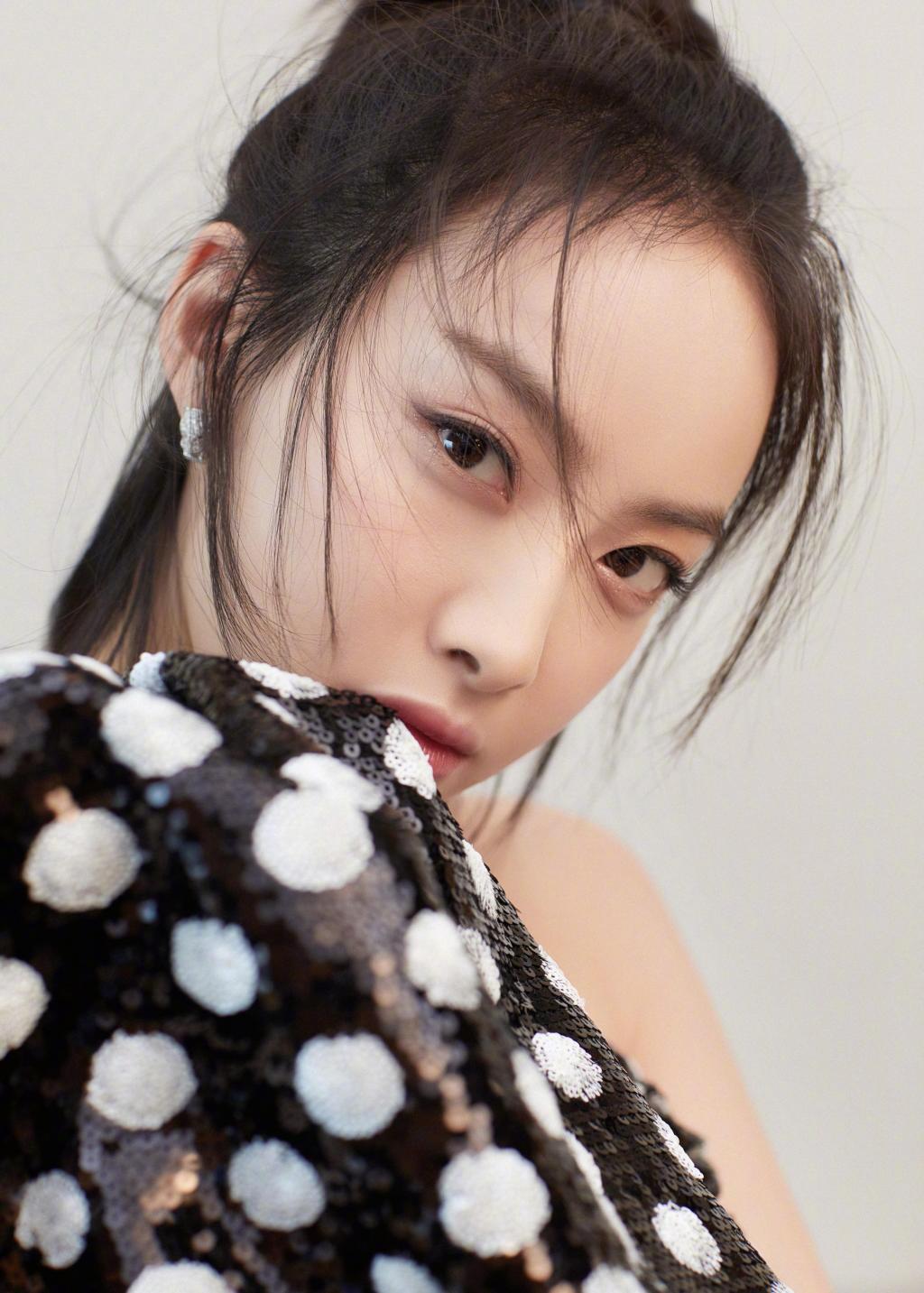 宋茜气质宫廷蓬袖波点裙写真