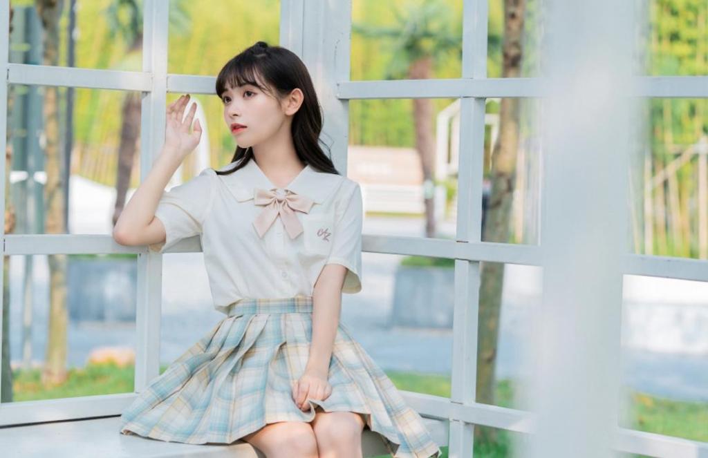 格纹短裙美女修长美腿诱人写真