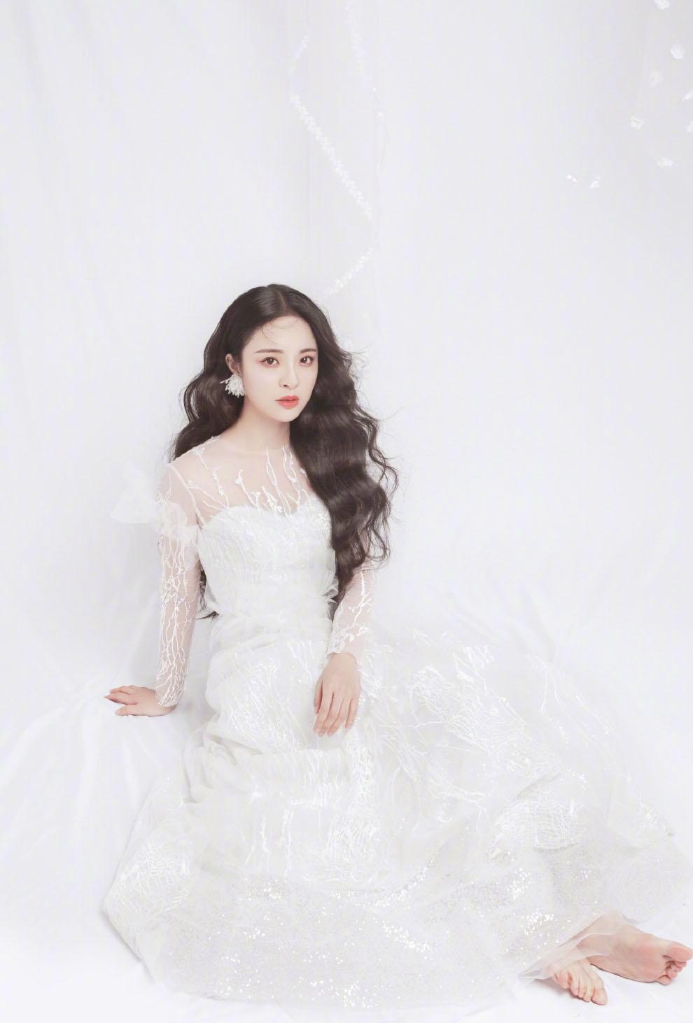 李莎旻子清纯唯美性感白裙写真