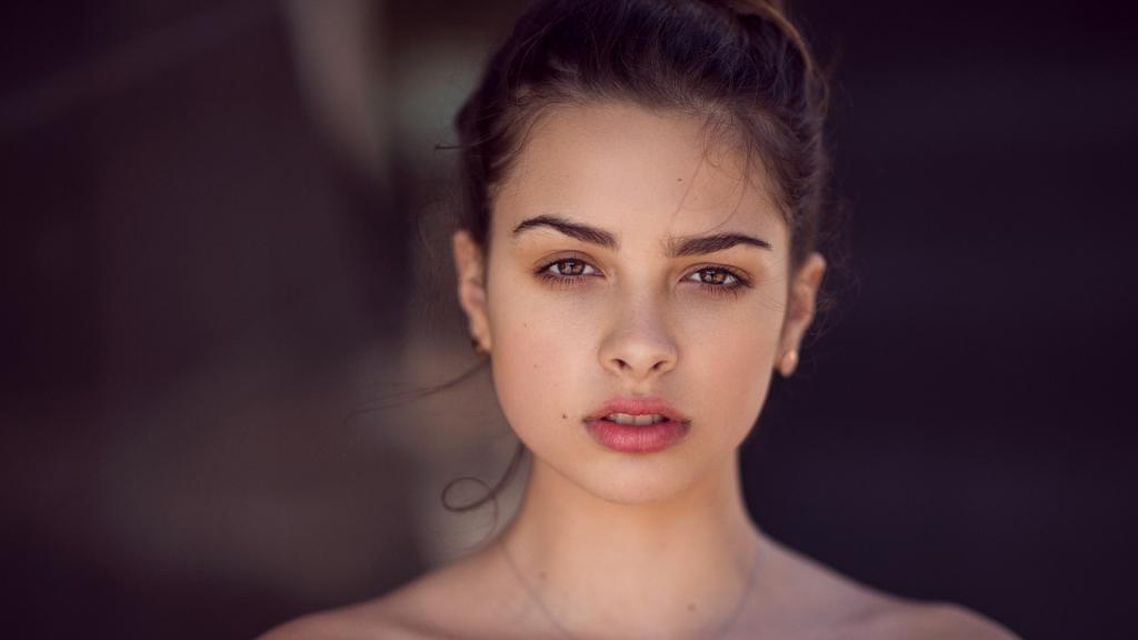 如花似玉的外国美人户外写真