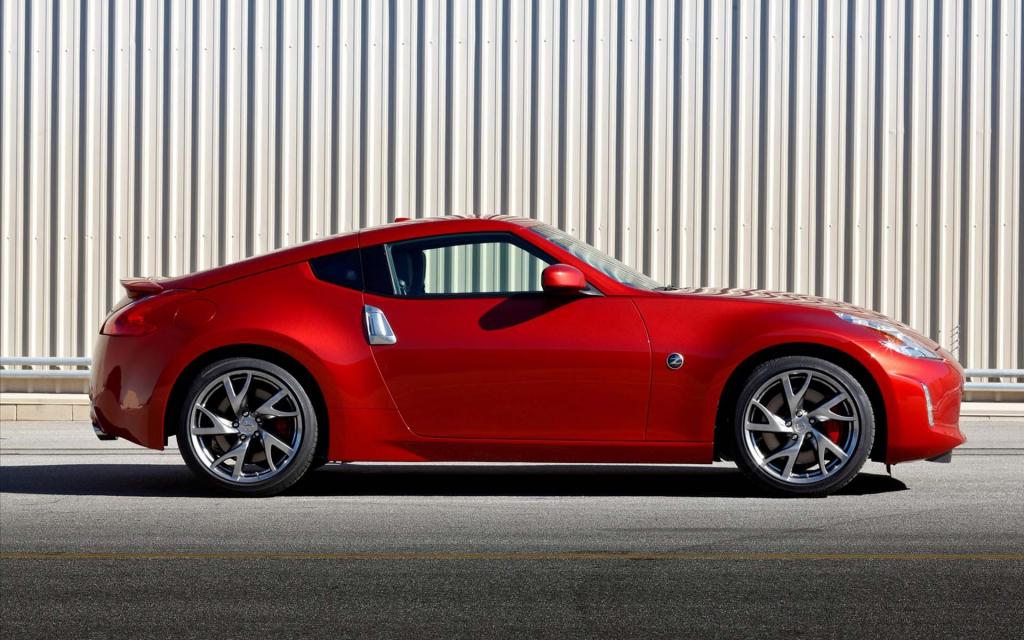 帅气日产370z跑车