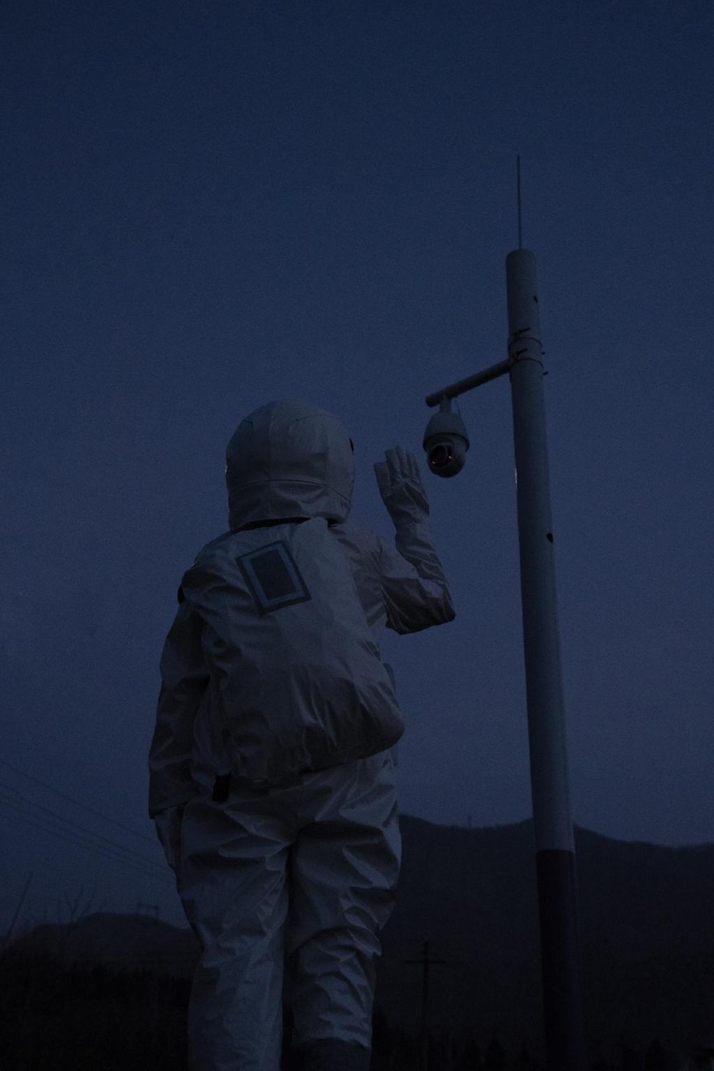 ins超火伤感孤独宇航员背景图