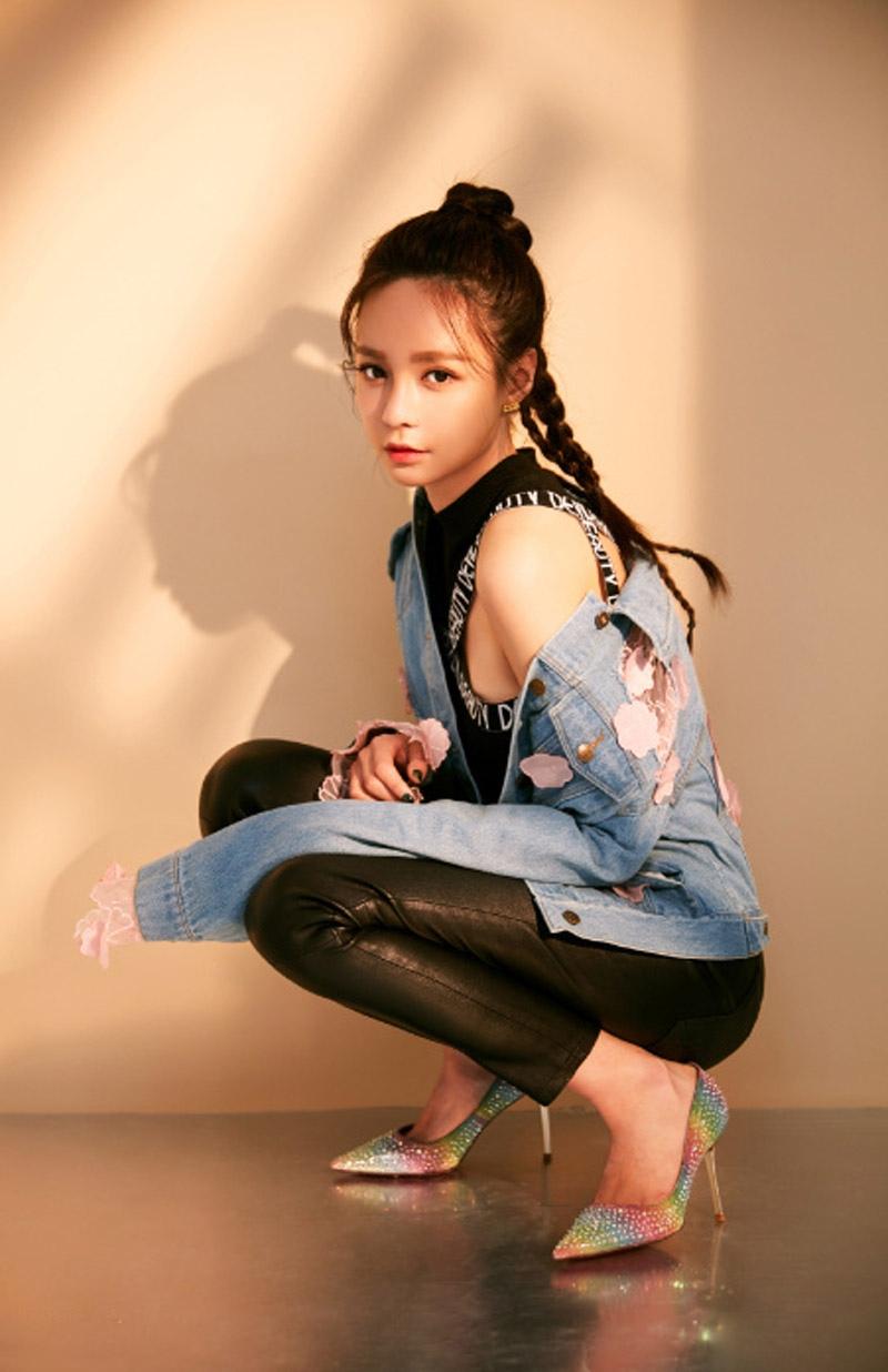 沈梦辰成熟妩媚时尚杂志封面