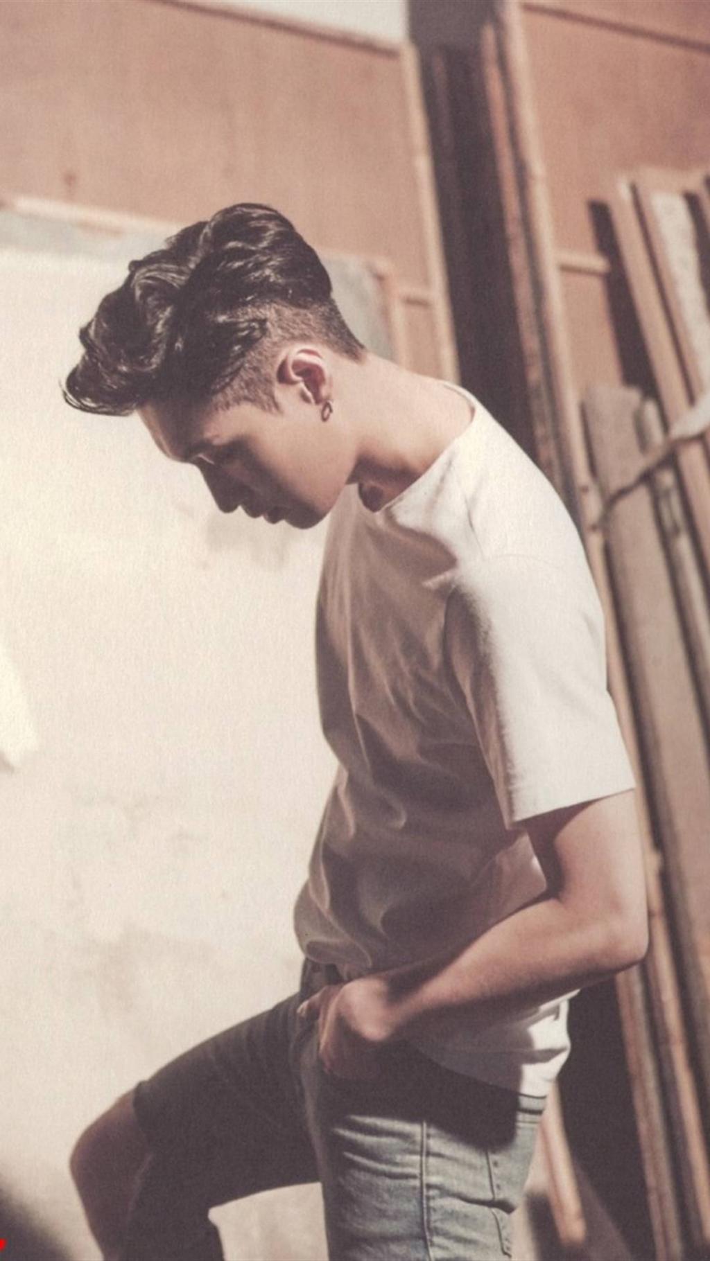 张艺兴休闲个性写真