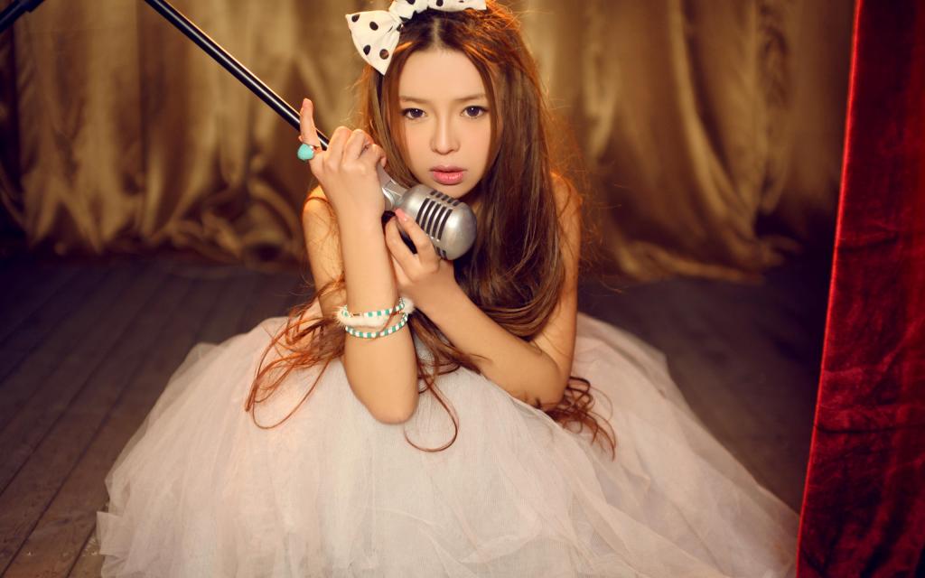 裴紫绮高清美女图片