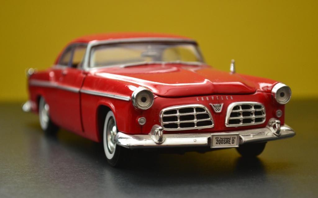 红色复古汽车模型