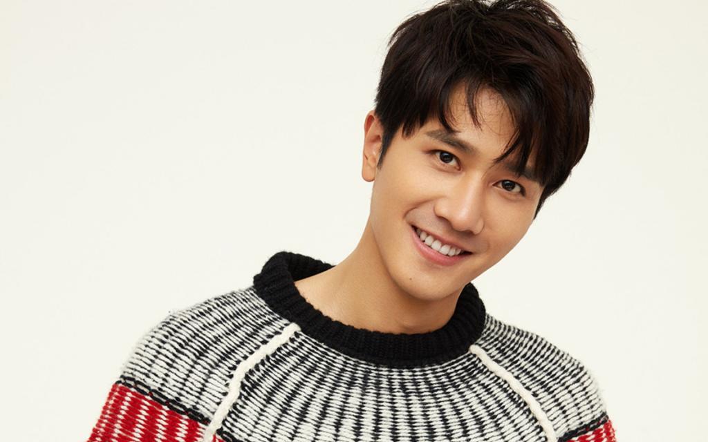 彭冠英阳光帅气写真