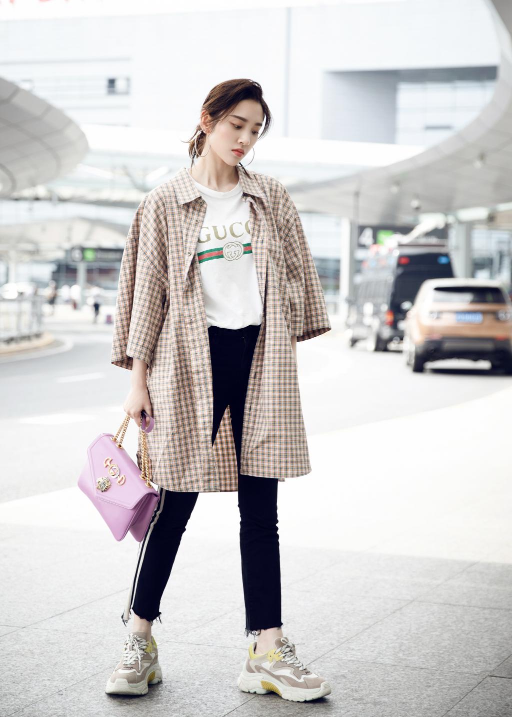 唐艺昕机场私服照